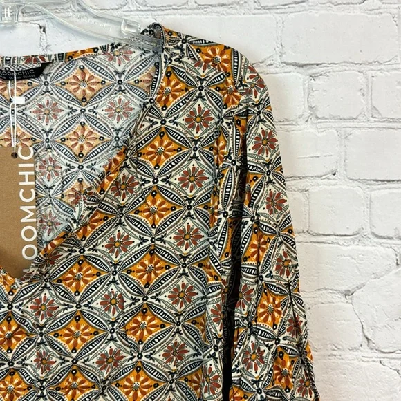 BloomChic Bohemian Print Lantern Sleeve Top Plus Size 1X - Picture 3 of 6